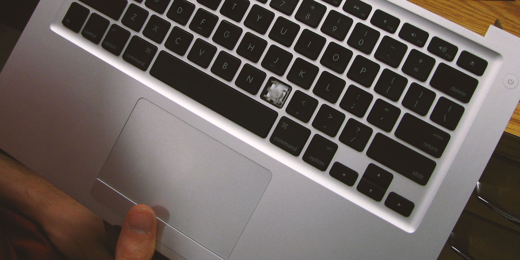 why-macbook-keyboards-break-so-easily-and-how-to-fix-jammed-keys