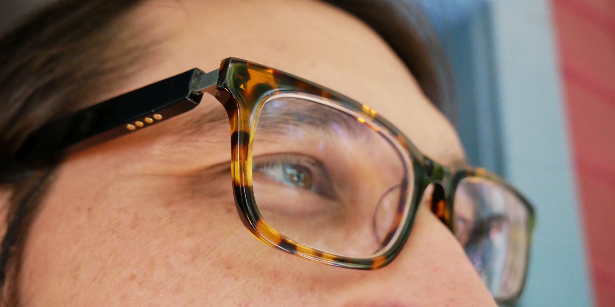 Vue Glasses Work Charging Port - Occhiali Vue Lite: un auricolare invisibile che sembra intelligente