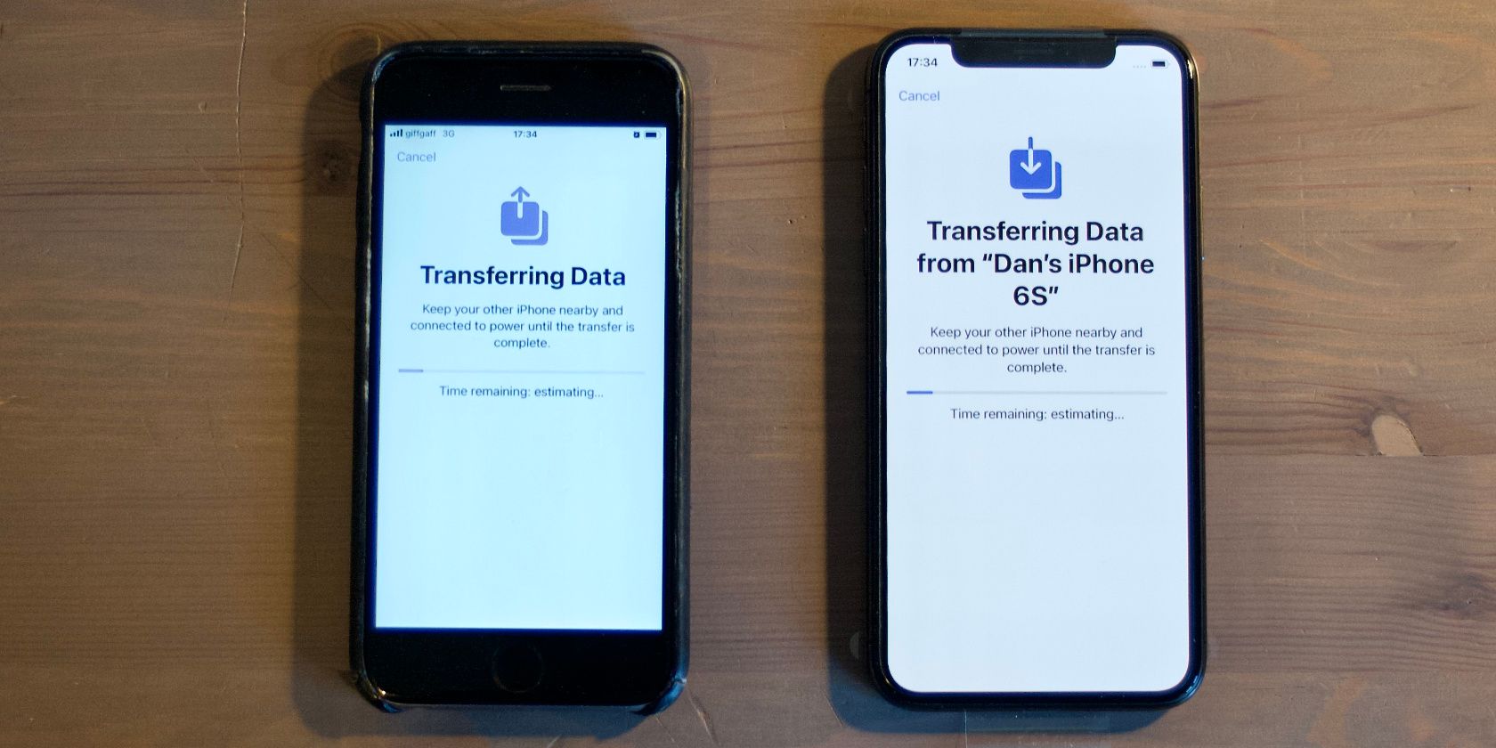 Transferring data progress bar on two iPhones - Come trasferire i tuoi dati da un vecchio iPhone a un nuovo iPhone