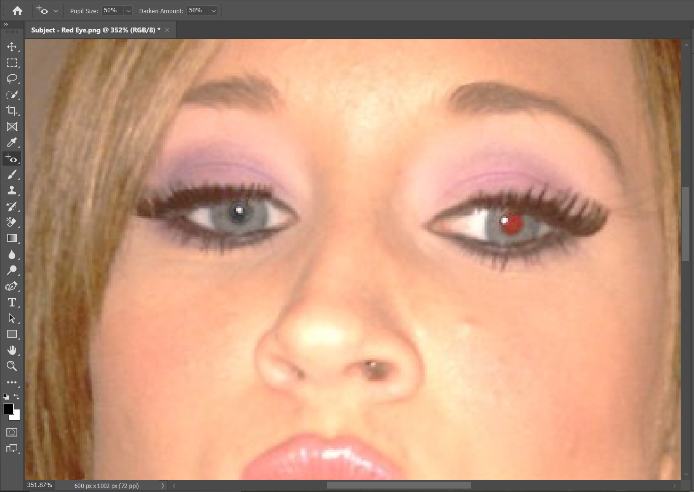 07 Removing Red Eye - 4 macchie che puoi rimuovere facilmente usando Photoshop