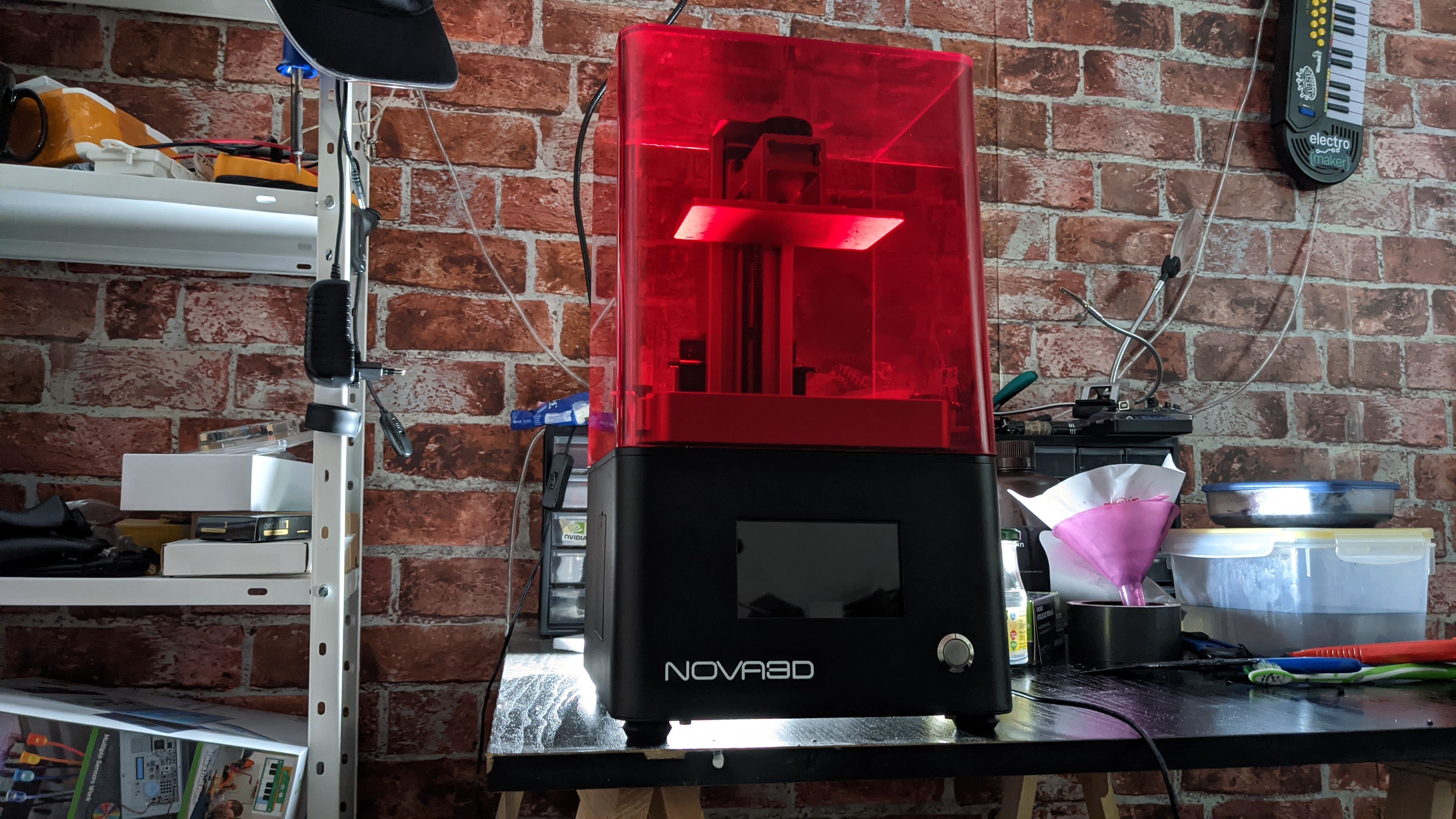 nova3d backlit - Nova3d Bene4 Mono: una straordinaria stampante in resina delusa dal software proprietario